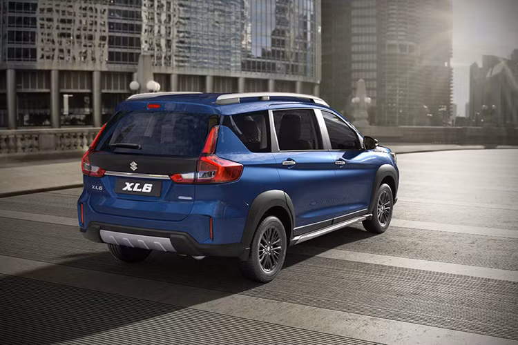 Cuối cùng là những trang bị an toàn như camera lùi, 2 túi khí trước, hệ thống chống bó cứng phanh ABS, phân bổ lực phanh điện tử EBD, cảm biến đỗ xe phía sau, cân bằng điện tử, hỗ trợ khởi hành ngang dốc, cảnh báo tốc độ và nhắc nhở thắt dây an toàn.