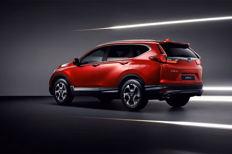 Xe sẽ được trang bị tùy chọn chế độ lái thông minh của Honda i-MMD (Hybrid Multi Mode Drive) hệ thống này giúp truyền tải phân bổ mô-men xoắn mượt hơn. Honda CR-V sẽ là chiếc SUV được trang bị công nghệ hybrid tại Châu Âu bên cạnh phiên bản động cơ 1.5L turbo.