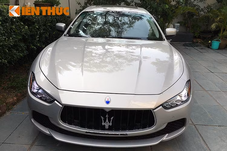 Mới đây, chiếc xe hạng sang Maserati Ghibli S Q4 2014 được liệt vào dạng "hàng hiếm" tại Việt Nam này đã được một người chơi xe đăng tin rao với giá 4,7 tỷ đồng (đã bao gồm thủ tục ra biển trắng).