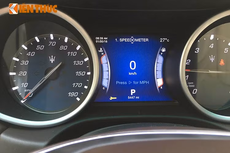 Theo như trên đồng hồ công tơ mét, Maserati Ghibi S Q4 được rao bán này mới đi được hơn 8.766 km. Ngoài ra, các chi tiết trên xe cũng còn được chủ nhân giữ gìn nên khá mới, một số vẫn còn bọc linon.