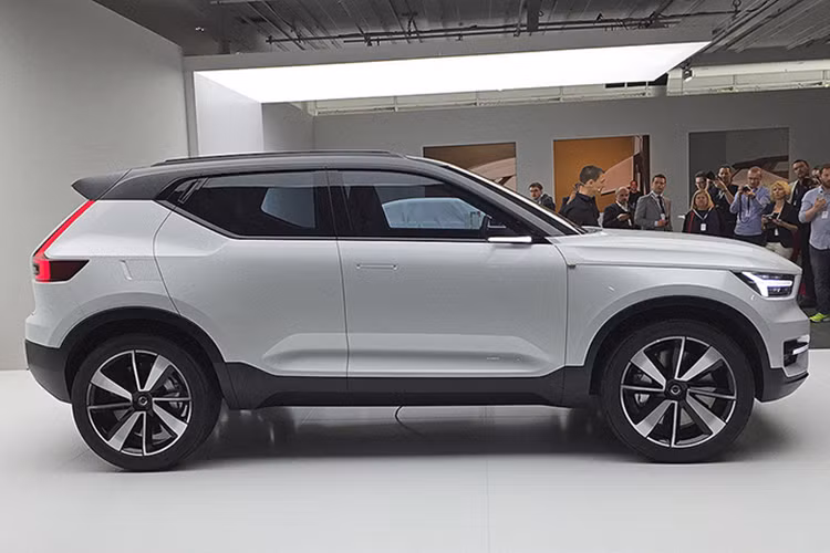 Mẫu SUV cỡ nhỏ XC40 hoàn toàn mới sẽ chính thức được tung ra thị trường vào đầu năm 2018 – nửa năm trước khi chiếc V40 hatchback và một năm trước khi chiếc V40 estate trình làng tại các thị trường Thế giới.