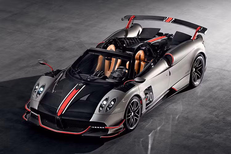 Pagani Huayra Roadster BC đã chính thức được giới thiệu trong vai trò một “quái vật mui trần” với 800 mã lực và 1.049 mô-men xoắn cực đại. Bên cạnh niềm vui được nghe tiếng động cơ tăng áp kép V12 dung tích 6.0 lít từ AMG một cách sinh động hơn, những chủ xe còn sẽ cảm thấy hài lòng khi biết chiếc xe của họ là dạng cực hiếm. Pagani chỉ giới hạn sản xuất 40 chiếc Huayra Roadster BC với giá 3,5 triệu USD. 