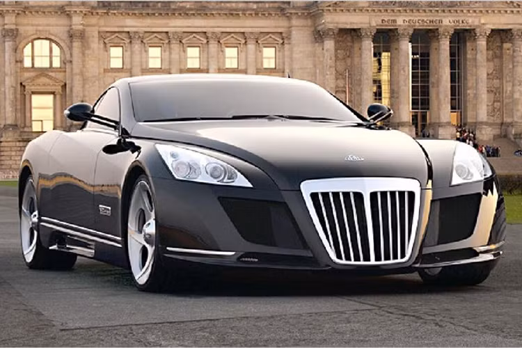 Mercedes-Benz Maybach Exelero là một chiếc xe độc nhất vô nhị ra mắt năm 2004. Nó được ủy quyền bởi Fulda, một công ty con ở Đức của Goodyear, chế tạo để thử nghiệm lốp xe mới. Mercedes đã chế tạo Exelero trên “khung xương” của một chiếc Maybach, và cho nó cùng động cơ tăng áp kép V12 sản sinh 690 mã lực và 1.020 Nm mô-men xoắn cực đại. Tốc độ tối đa của xe là 350 km/h và nếu điều chỉnh trượt giá, Exelero sẽ có giá hơn 10 triệu USD theo tiền ngày nay.