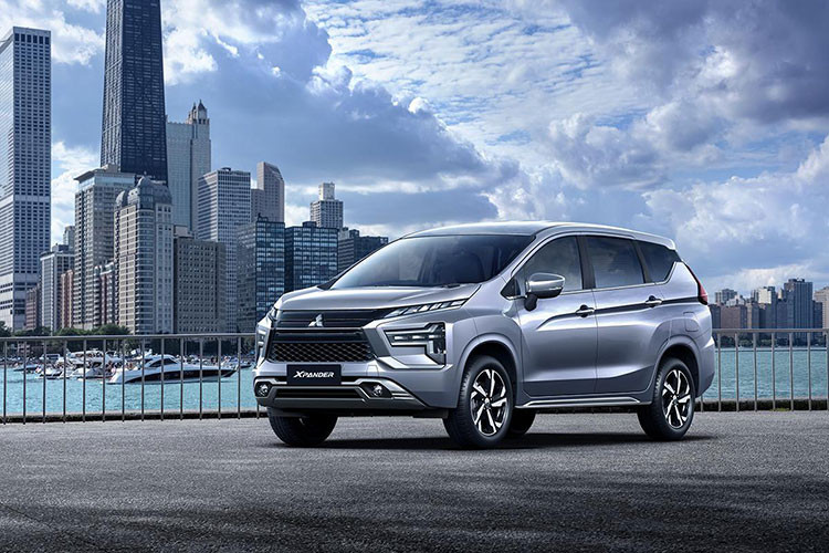 Tại thị trường Indonesia, giá xe Mitsubishi Xpander 2022 có mức bán ra dao động từ 249.930.000 - 299.770.000 Rupiah (tương đương 398 - 477 triệu đồng). Trong khi đó, Xpander tại Việt Nam thế hệ cũ hiện đang có giá bán từ 555 triệu đồng.