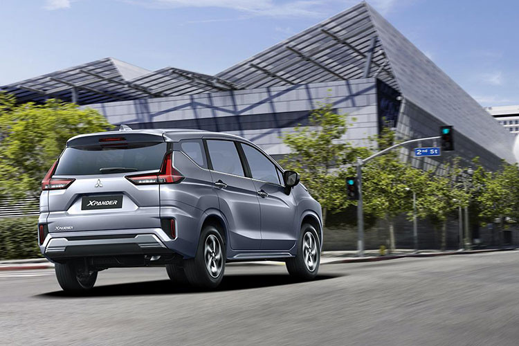 Mitsubishi Xpander 2022 tiếp tục sử dụng động cơ xăng 1.5L 4 xi-lanh cho công suất 104 mã lực và mô-men xoắn 141 Nm, nhưng hộp số đã được đổi sang loại CVT thay vì loại tự động 4 cấp cũ, và hệ thống treo cũng được cải tiến để đem đến khả năng vận hành trơn tru, êm ái hơn. Tất cả Xpander 2022 đều kết hợp với hệ dẫn động cầu trước.