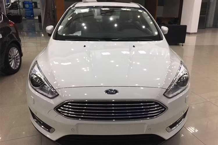 Cần nhớ, Ford Focus vẫn là mẫu xe cao hơn Vios và City một phân khúc, nghĩa là kích thước to hơn và sức mạnh động cơ cũng lớn hơn. Mẫu xe này từng à một trong những sản phẩm bán chạy nhất thế giới và là sản phẩm chiến lược của hãng xe ôtô Ford tại thị trường Việt Nam.