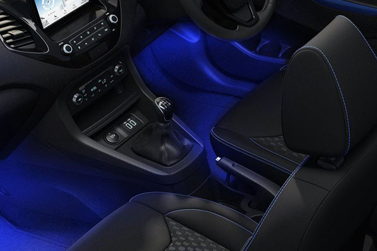 Chưa hết, Ford Figo 2019 còn có những trang bị an toàn như 2 túi khí trước, túi khí rèm, túi khí bên, cảm biến đỗ xe phía sau và camera lùi. Trong đó, túi khí cho người lái và hành khách phía trước cũng như cảm biến đỗ xe phía sau là trang bị an toàn tiêu chuẩn.