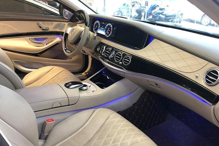 Mercedes-Maybach S600 đời 2016 sử dụng động cơ V12 tăng áp kép, dung tích 6.0 lít, sản sinh công suất cực đại 530 mã lực và mô-men xoắn cực đại 830 Nm. Kết hợp với hộp số tự động 7 cấp 7G-Tronic Plus, xe mất 5 giây để tăng tốc từ 0-100 km/h trước khi đạt vận tốc tối đa 250 km/h.