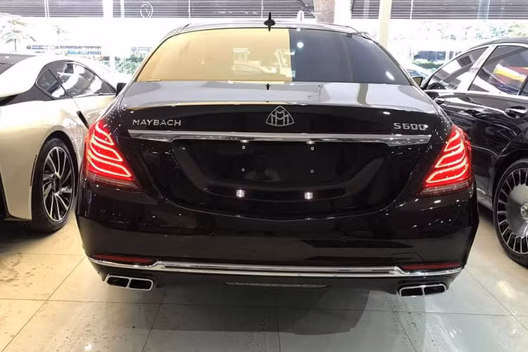 Xe cũng được trang bị nhiều công nghệ tiên tiến nhất của hãng, chẳng hạn hệ thống treo Magic Body Control. Đây là hệ thống treo sử dụng các cảm biến để quét mặt đường phía trước 15 m, sau đó phân tích và gửi tới hệ thống treo thích ứng, giúp xe đi qua mặt đường xấu một cách êm ái nhất.