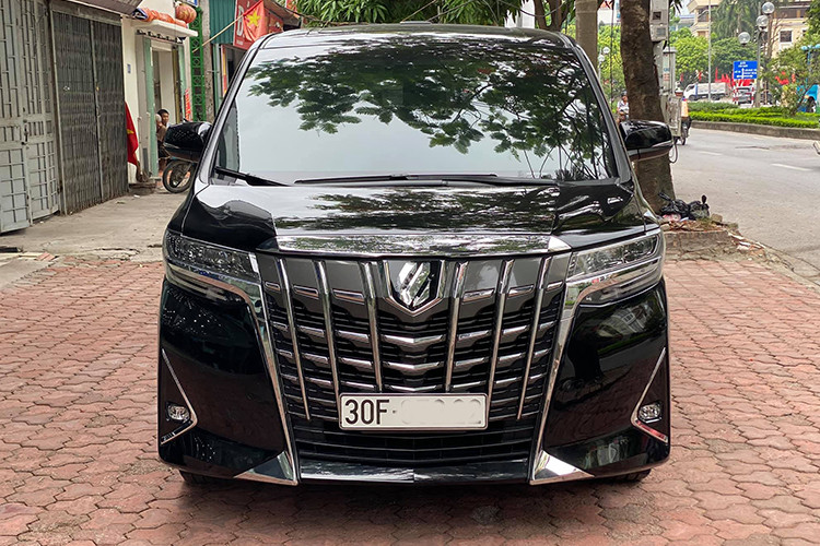 Giá xe Toyota Alphard 2019 trong bài viết này đang được chủ nhân tại Hà Nội chào bán với mức khoảng 3,5 tỷ đồng, rẻ hơn so với mua mới hơn nửa tỷ đồng. Đây được xem là lựa chon khá phù hợp cho những người đam mê dòng MPV hạng sang 7 chỗ cỡ lớn tại thị trường Việt Nam.
