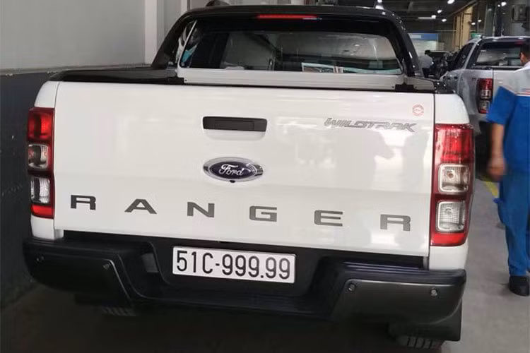 Mẫu xe bán tải Ford Ranger Wildtrak sử dụng động cơ máy diesel dung tích 3,2 lít công suất 200 mã lực và mô-men xoắn 470 Nm - mạnh nhất phân khúc tại Việt Nam. Hộp số tự động 6 cấp và hệ dẫn động 2 cầu.