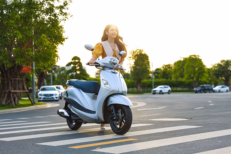 Yamaha Grande – phu kien thoi trang cua co nang cong so sanh dieu-Hinh-4