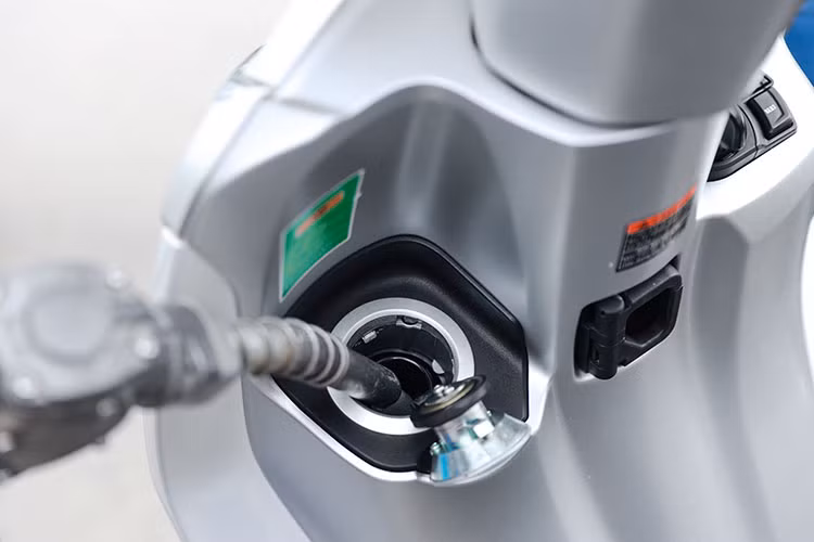 Yamaha Grande – phu kien thoi trang cua co nang cong so sanh dieu-Hinh-6