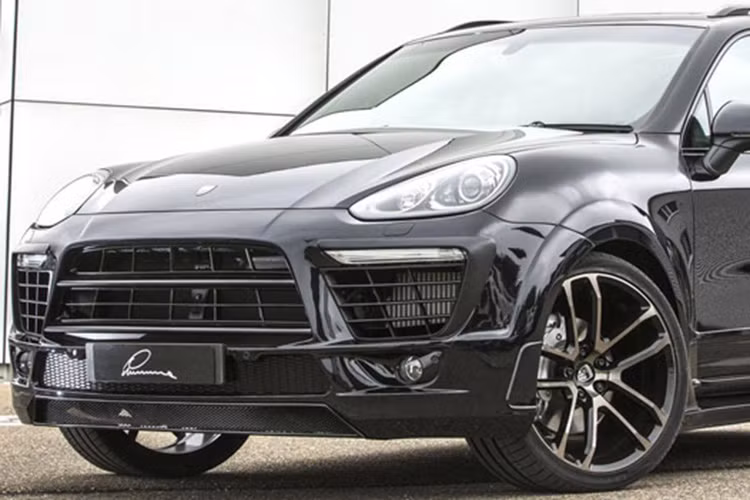 Nếu nhìn trực diện vào dàn đầu hay nhìn nghiêng, ta cũng thấy nó mạnh mẽ và ngầu hơn, khác xa so với nguyên bản.