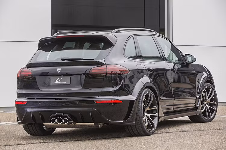 Ngoài bộ ống xả 3 nòng cực ngầu, phần cản sau cùng phía gầm cũng được thiết kế lại kết hợp với toàn bộ phần thân giúp cho chiếc xe cá tính hơn.