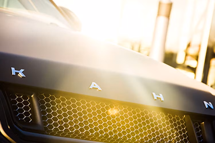 Chưa hết, cản trước và sau được thiết kế lại hầm hố hơn với các đường nét mạnh mẽ cũng như lưới tản nhiệt được sơn đen.