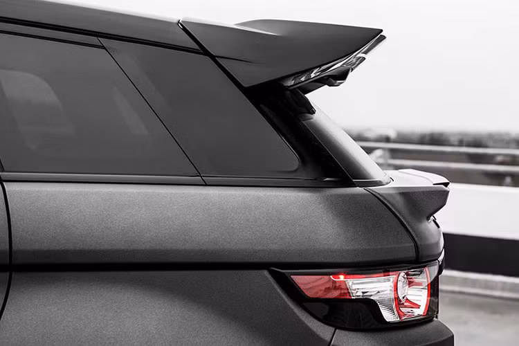 Nhưng nhiều sự thay đổi nhỏ là đủ khiến Range Rover Evoque RS250 trở nên nổi bật.