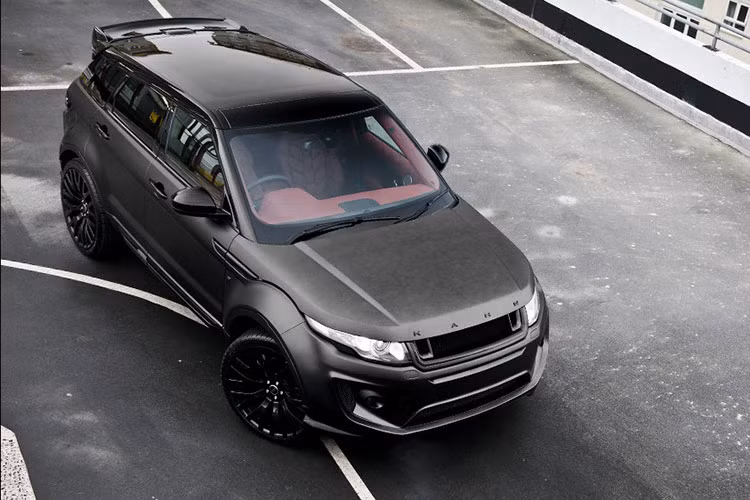 Range Rover Evoque RS250 có giá 104.425 USD và bên dưới nắp ca-pô, khách hàng vẫn sở hữu động cơ diesel tăng áp dung tích 2.2 lít cho công suất 190 mã lực.