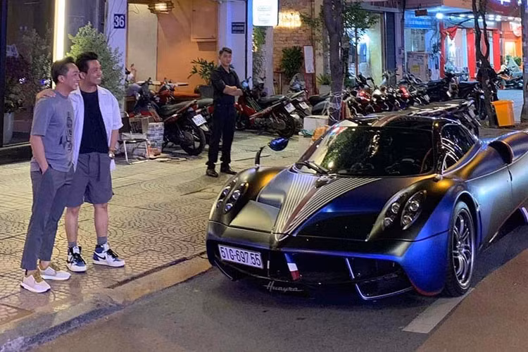 Trong năm nay, Minh Nhựa sẽ đón 1 bom tấn khủng không kém Pagani Huayra đó chính là chiếc siêu xe McLaren Elva phiên bản có kính chắn gió, phù hợp với luật giao thông tại Việt Nam nhưng xe sẽ không có mui xe, rất khó chịu khi lái xe dưới thời tiết nắng gắt hay mưa bất chợt của Sài thành. 