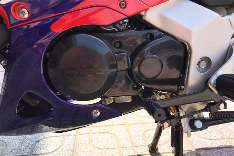 Theo thông số kỹ thuật của nhà sản xuất vào thời điểm mới ra mắt, Honda Nova Dash 125 có thể đạt vận tốc cao nhất lên tới 160km/h, tăng tốc từ 0-100km/h chỉ khoảng 9.8 giây, vòng tua cao nhất là 12000 RPM. 