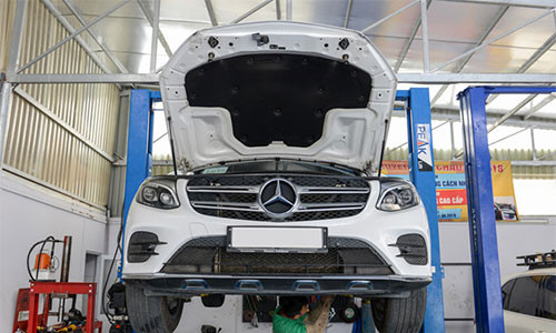 Nuoc khong the vao cau khi rua xe Mercedes GLC