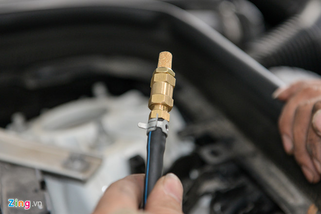 Nuoc khong the vao cau khi rua xe Mercedes GLC-Hinh-3