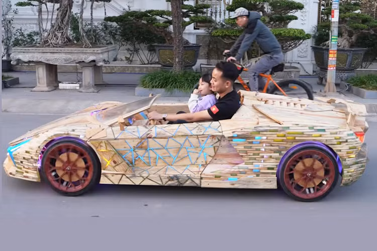 Mô hình siêu xe Lamborghini Revuelto bằng gỗ vụn của anh Trương Văn Đạo không chỉ là một tác phẩm thủ công mà còn là minh chứng cho sự sáng tạo, khéo léo và tay nghề bậc thầy của người Việt.