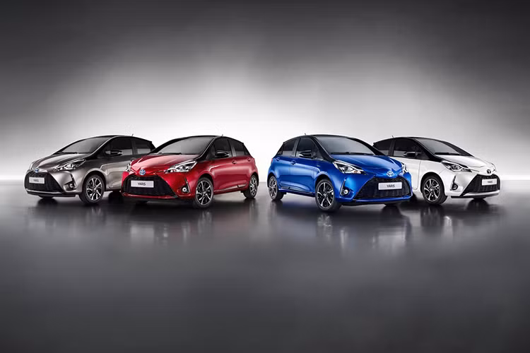 Vào tháng 1/2017 vừa qua, hãng Toyota đã chính thức giới thiệu Yaris phiên bản nâng cấp tại thị trường quê nhà Nhật. Đến nay, hãng tiếp tục tung thông tin của mẫu hatchback Toyota Yaris 2017 dành cho thị trường châu Âu. Dự kiến, mẫu xe này sẽ chính thức được cho ra mắt trong triển lãm Geneva năm nay.