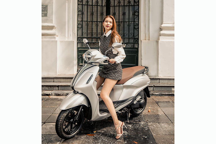 Yamaha Grande vs Vespa Primavera – chon hien dai hay phong cach?