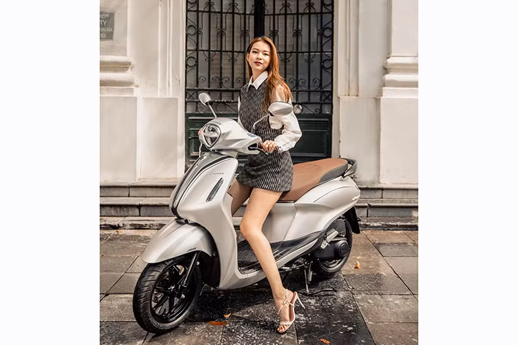 Yamaha Grande vs Vespa Primavera – chon hien dai hay phong cach?