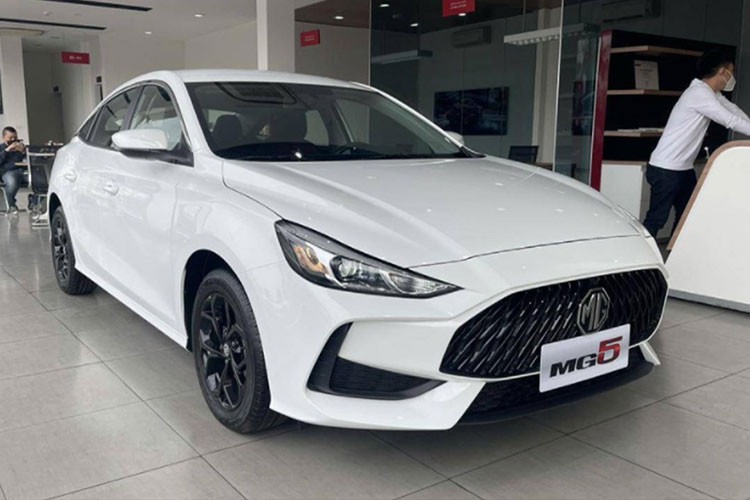 Mới đây, một số hình ảnh của MG5 2022 tại Việt Nam đã về đại lý chính hãng được đăng tải lên mạng xã hội và thu hút được rất nhiều sự chú ý từ cộng đồng mạng. Tuy nhiên, dù đã có mặt tại đại lý nhưng phải tới tháng 3/2022 MG Việt Nam﻿ mới cho ra mắt chính thức mẫu xe này.