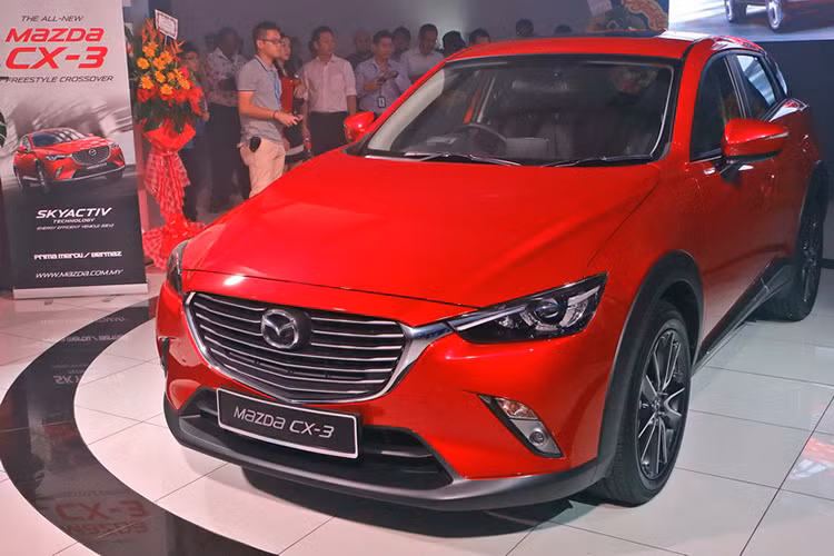 Trong khi nhiều người tiêu dùng vẫn đang mong mỏi Mazda CX-3 được bày bán tại thị trường Việt Nam thì phiên bản 2017 của mẫu crossover cỡ nhỏ này đã ra mắt tại nước bạn Malaysia. Trên phiên bản mới này của CX3 chỉ được nâng cấp nhẹ ở thiết kế và công nghệ.