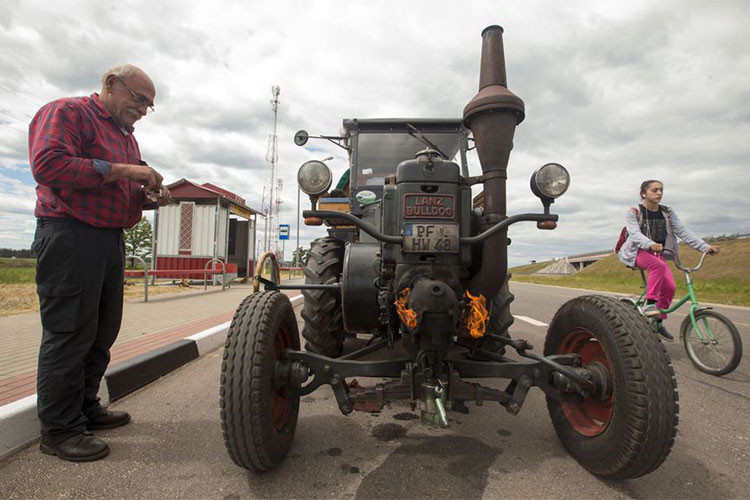Chiếc máy kéo được ông Hubert Wirth sử dụng để di chuyển từ Đức tới Nga để xem World Cup 2018 là loại đời cổ, được sản xuất từ năm 1936.