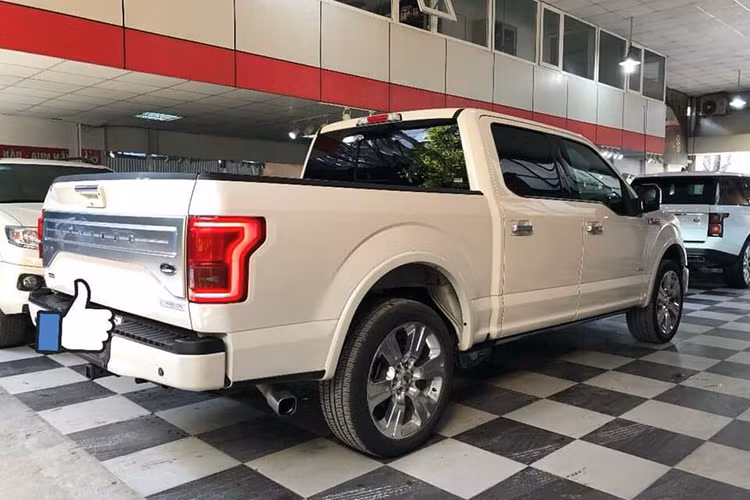 F-150 Limited 2016 sử dụng động cơ 3,5 lít V6 EcoBoost với sức kéo 4.581 kg. Sức mạnh từ động cơ cho công suất 365 mã lực và mô-men xoắn cực đại 570 Nm. Hộp số tự động 6 cấp SelecShift. Ford cho biết, mức tiêu hao nhiên liệu ở mức 13,84 lít/100 km trên đường đô thị, 9,8 lít/100 km đường cao tốc và 11,76 lít đường hỗn hợp.