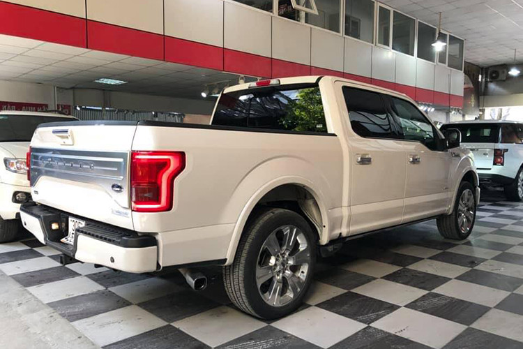 Là phiên bản đặc biệt, cao cấp được sản xuất tại thị trường Mỹ, Ford F-150 Limited 2016 sở hữu chiều dài 5.890 mm, rộng 2.029 mm. Trục cơ sở xe dài 3.683 mm. Thân hình đồ sộ của F-150 Platinum 2015 có trọng lượng lên đến khoảng 2,2 tấn.