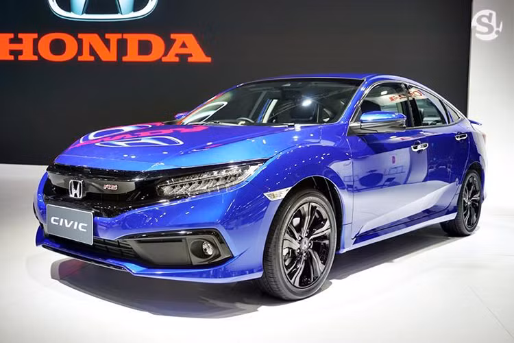 Mẫu xe Honda Civic 2019 đã chính thức trình làng tại thị trường Thái Lan vào hồi cuối tháng 11/2018 vừa qua trong triển lãm Thai Motor Expo 2018. Thái Lan đồng thời cũng là thị trường Đông Nam Á đầu tiên đón nhận Honda Civic nâng cấp, sau khi mẫu sedan cỡ C này ra mắt tại thị trường Mỹ vào hồi tháng 8 năm nay.