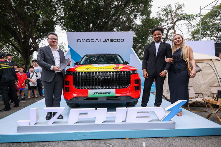 Đây không chỉ là một sự kiện đáng nhớ đối với Omoda &amp; Jaecoo Việt Nam, mà còn khẳng định sự tin tưởng của khách hàng dành cho mẫu xe SUV hạng sang này. Đặc biệt, sự kiện còn có sự góp mặt của cầu thủ Xuân Son, đại sứ thương hiệu của Jaecoo J7 tại Việt Nam, anh là người truyền cảm hứng về tinh thần bền bỉ, sẵn sàng chinh phục mọi thử thách.