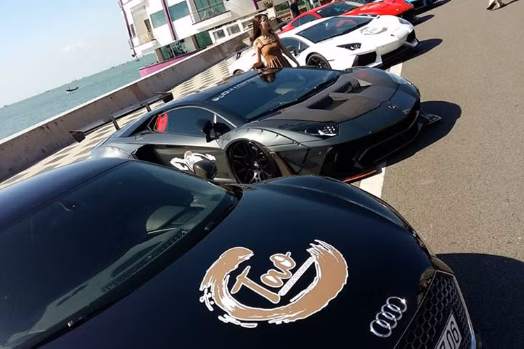 Chủ nhân của nhà hàng Trung Quốc này không phải ai xa lạ, doanh nhân Nguyễn Quốc Cường hay còn được biết đến với tên gọi Cường Đô la.