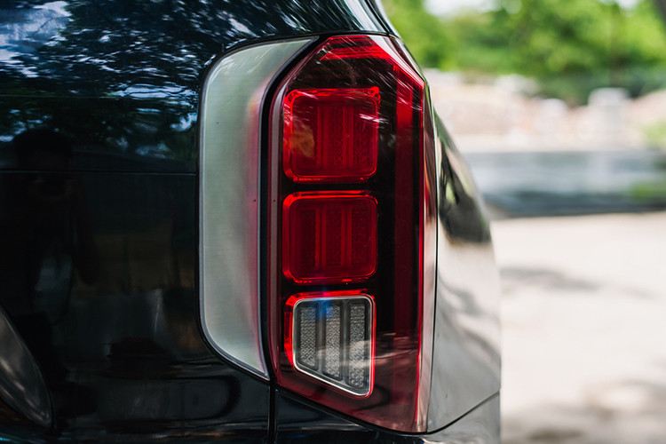 Mức tiêu thụ nhiên liệu của chu trình kết hợp của mẫu xe Hyundai Palisade 2020 mới này là 8,63 lít/100 km, chu trình trong đô thị là 10,52 lít/100 km và chu trình ngoài đô thị là 7,56 lít/100 km.