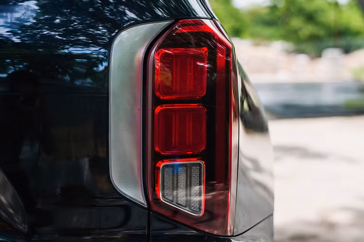 Mức tiêu thụ nhiên liệu của chu trình kết hợp của mẫu xe Hyundai Palisade 2020 mới này là 8,63 lít/100 km, chu trình trong đô thị là 10,52 lít/100 km và chu trình ngoài đô thị là 7,56 lít/100 km.