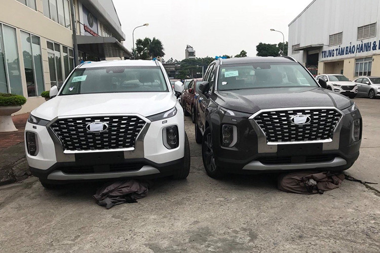 Trang bị an toàn trên Palisade với những công nghệ tiên tiến nhất hiện nay như hỗ trợ tránh va chạm, phát hiện người đi bộ, giữ nguyên làn, đèn pha tự động, cảnh báo tài xế, cảnh báo giao thông phía sau, 7 túi khí, giám sát áp suất lốp.