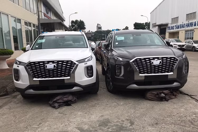 Trang bị an toàn trên Palisade với những công nghệ tiên tiến nhất hiện nay như hỗ trợ tránh va chạm, phát hiện người đi bộ, giữ nguyên làn, đèn pha tự động, cảnh báo tài xế, cảnh báo giao thông phía sau, 7 túi khí, giám sát áp suất lốp.