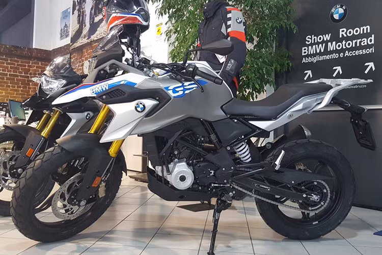 Tại thị trường Ấn Độ, BMW G310GS sẽ có giá khoảng 230.000 Rupee (tương đương khoảng 100 triệu đồng). Sau khi về đến thị trường môtô Việt, mẫu xe môtô cỡ nhỏ này sẽ có mức giá khoảng 180 triệu đồng đi kèm hai màu xám và trắng xanh (đặc trưng của BMW Motorrad) và được phân phối chính hãng bởi BMW Motorrad Việt Nam.