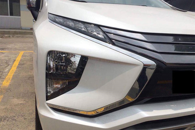 Phiên bản số sàn bị cắt đi đèn sương mù, lưới tản nhiệt nhựa đèn mờ và thiếu đi những chi tiết chrome, ngoại trừ phần viền dạng chữ X ở đầu xe đặc trưng của ngôn ngữ Dynamic Shield. Vành xe có thể là loại 16 inch, kết hợp lốp 205/55R16 hoặc vành 15 inch kèm vành 185/65R15.