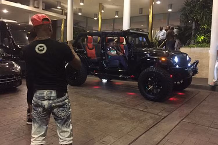 Sau khi hoàn thành theo yêu cầu của Mayweather, hình ảnh chiếc Jeep Wrangler độ đã được tung lên mạng xã hội Instagram và nhanh chóng thu hút sự chú ý.