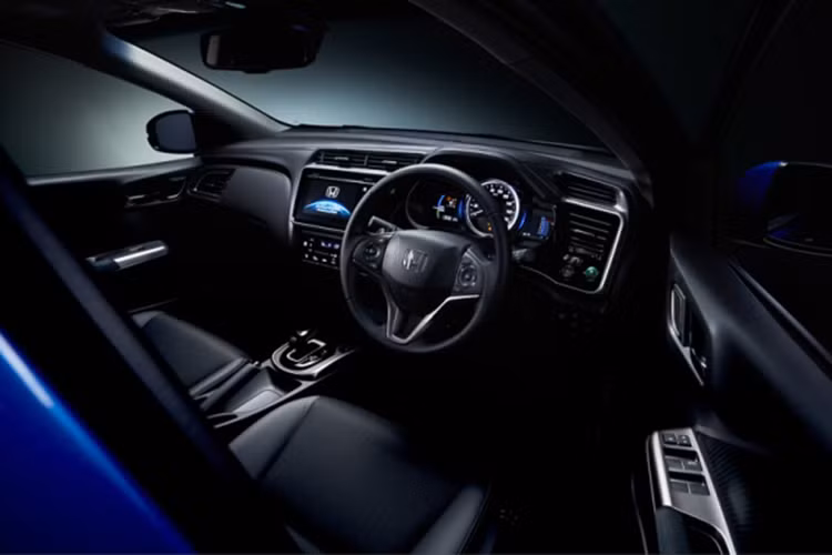 Kiểu dáng bên ngoài của Honda Grace sẽ không khác biệt nhiều so với City ở thị trường Ấn Độ hay Thái Lan. Tuy nhiên bên trong nội thất, hệ thống giải trí sử dụng màn hình cảm ứng 8 inch, hệ thống điều hòa tự động điều chỉnh bằng cảm ứng, vô lăng tích hợp đầy đủ các tính năng.