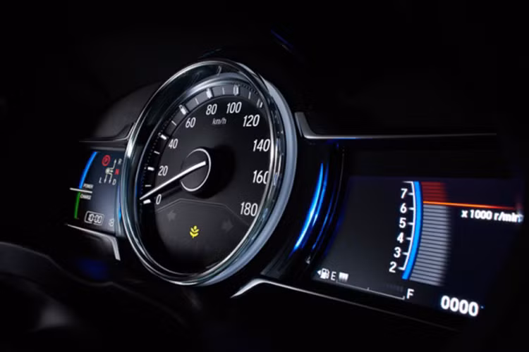 Mẫu xe này sẽ được trang bị hệ thống Sport Hybrid i-DCD (Intelligent Dual Clutch Drive) và sử dụng công nghệ động cơ tương tự như trên mẫu Jazz Hybrid và Vezel/HR-V Hybrid. Điều này có nghĩa là Honda Grace sẽ sử dụng động cơ xăng i-VTEC Atkinson-cycle dung tích 1.5 lít sản sinh công suất 108 mã lực và mô men xoắn 134 Nm, kết hợp với động cơ điện 29 mã lực, mô men xoắn 160 Nm và hộp số ly hợp kép 7 cấp.