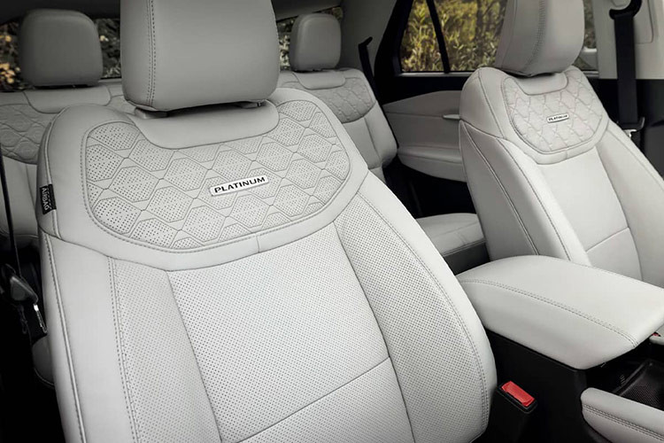 Explorer 2025 sở hữu hệ thống công nghệ an toàn Co-Pilot360 Assist+ với các công nghệ cao cấp nhất của Ford. Không chỉ vậy, xe còn có thêm tính năng BlueCruise, giúp người lái rảnh tay khi di chuyển trên đường cao tốc.