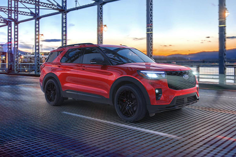 Thứ hai là động cơ EcoBoost 3.0 V6 cho công suất tối đa 400 mã lực và mô-men xoắn cực đại 563 Nm. Cả hai tùy chọn động cơ đều đi kèm hộp số tự động 10 cấp và hệ dẫn động cầu sau hoặc dẫn động 4WD. Mức giá xe Ford Explorer 2025 khởi điểm dao động từ là 41.350 USD - 70.000 USD (tương đương 1,05 - 1,78 tỷ đồng), tùy phiên bản.