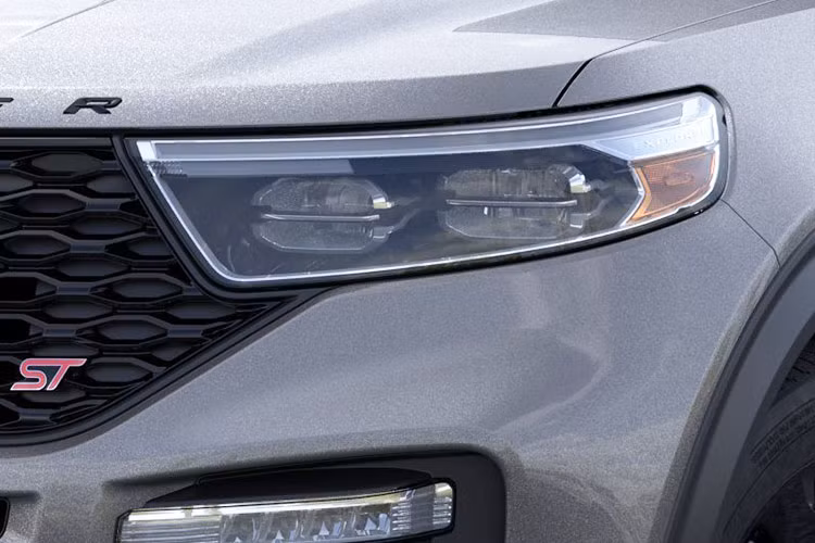 Mắt lưới tản nhiệt của xe sẽ thay đổi theo từng phiên bản. Những thay đổi tiếp theo của xe nằm ở vành la-zăng, cửa cốp, đèn hậu và màu sơn ngoại thất.